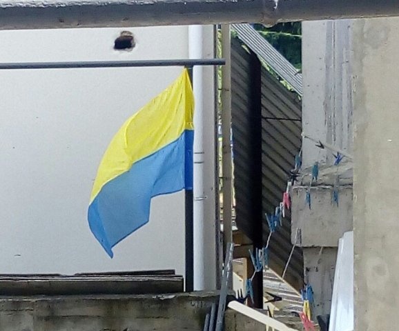 Після сутички з російськими поліцаями над Алуштой замайорів український прапор