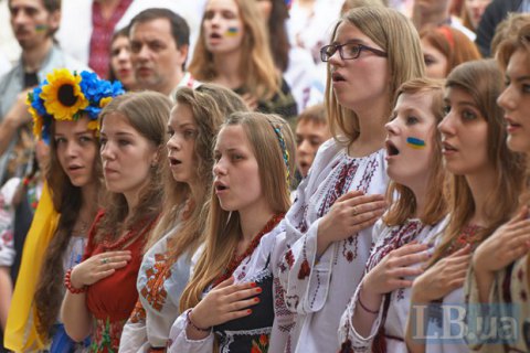 Украинские радиостанции утром и вечером будут включать национальный гимн