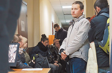 Українці масово залишають батьківщину