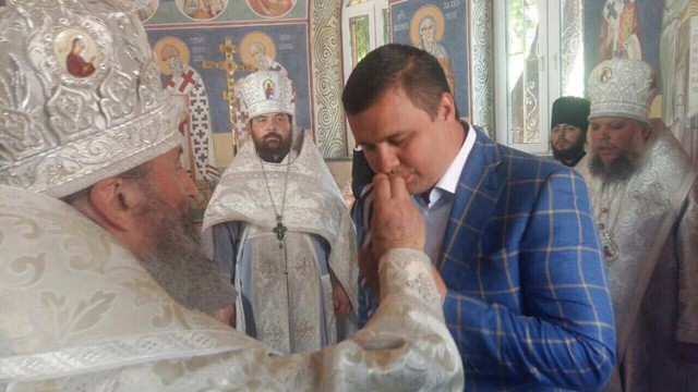 Кандидат по Черниговскому округу застройщик Микитась получил от Московского патриархата орден