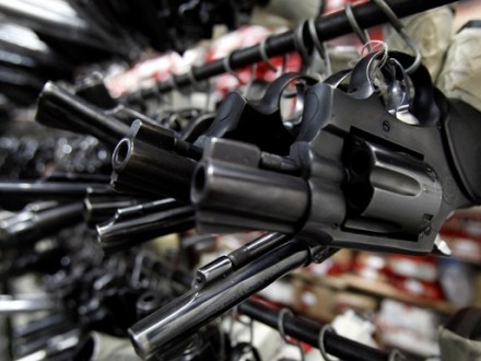 Громадські організації ініціювали обговорення у МВС зміни наказу про реєстрацію зброї