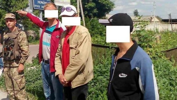 Пограничники поймали украинцев, бежавших в «ЛНР». Фотофакт