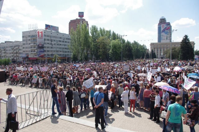 В предчувствии конца донецкие «властители» организовали митинг против полицейской миссии ОБСЕ