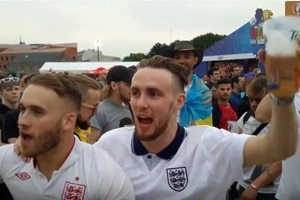Евро-2016. "Ненавидим Россию": фанаты во Франции передали "привет" Путину: эксклюзивное видео