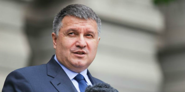 Аваков высказался о праве на свободное владение оружием