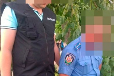 У Новограді-Волинському на хабарі затримали поліцейського