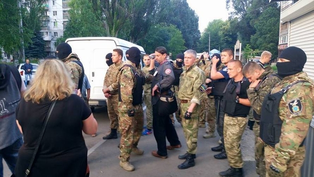 В Днепре люди в балаклавах били и травили газом предпринимателей