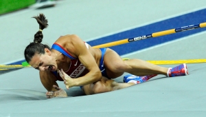 "Чистая" легкоатлетка Исинбаева устроила истерику: Я два года пахала, наизнанку вывернулась, пустите на Олимпиаду!