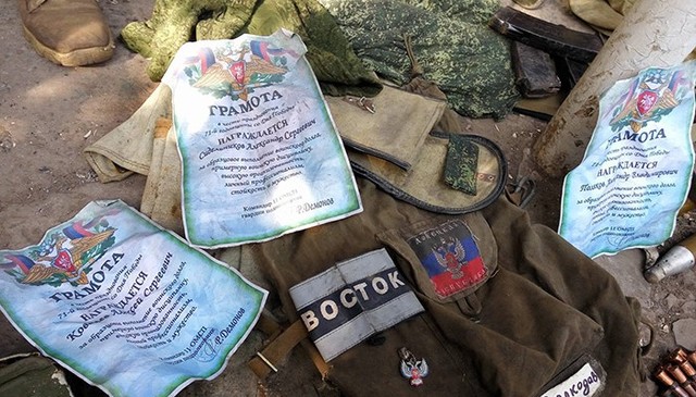 В Авдеевке украинские военные показали трофеи, захваченные на позициях пророссийских боевиков