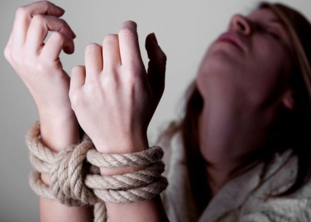 В Мариуполе перекрыли канал торговли людьми