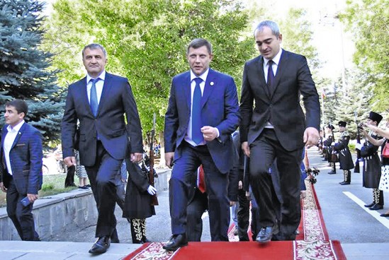 ЧЕМ ЮЖНАЯ ОСЕТИЯ МОЖЕТ ПОМОЧЬ ЗАХАРЧЕНКО