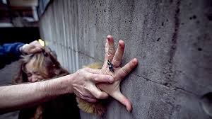 В Одессе 45-летний рецидивист, больной ВИЧ и гепатитом «С», изнасиловал молодую девушку