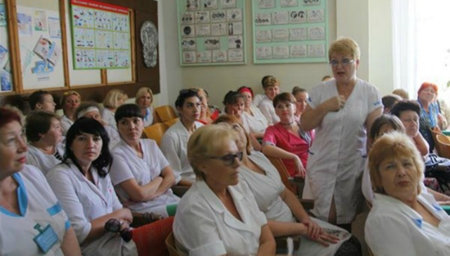 «Мы стали попрошайками»: в Керчи медики взбунтовались из-за отмены выплат