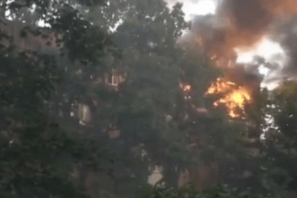 Взорвалась и загорелась: в Киеве на «Дорогожичах» вспыхнула многоэтажка