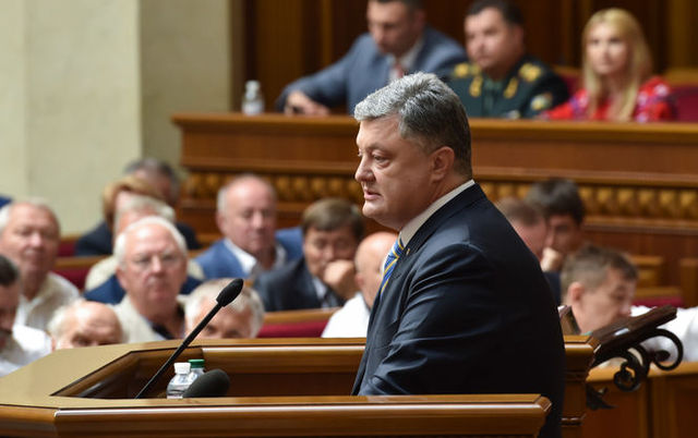 Порошенко в Раде сделал заявления о важнейших изменениях в Конституцию