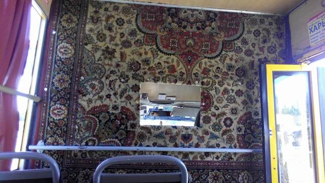 "Окно в Европу": в сети посмеялись над "атмосферной" маршруткой в Славянске