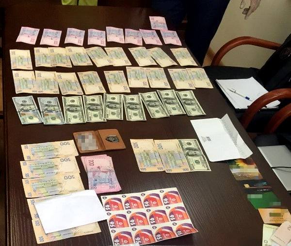 Чтобы не уволили, спасатели Киевщины платили своему руководству