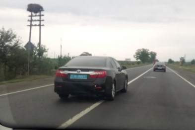 Як один з шефів закарпатської поліції перетинає суцільну смугу: відео