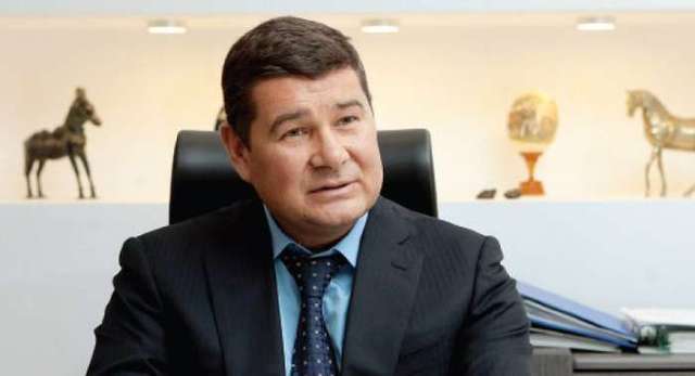 Онищенко, с которого хотят снять неприкосновенность, оказался в Москве