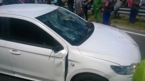 На КПП «Рава-Русская» автомобиль въехал в толпу людей, есть пострадавшие