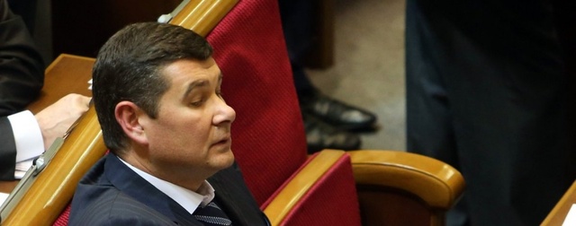 Адвокат Онищенко спасается в Борисполе на глазах сотрудников НАБУ