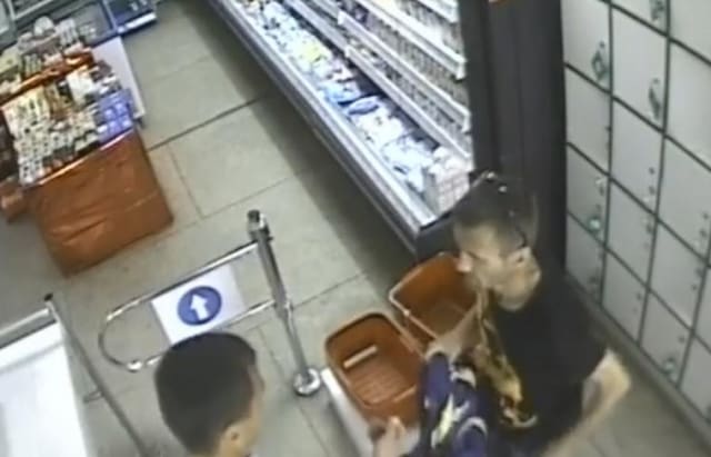 В Мукачево украли из магазина деньги для детей-инвалидов