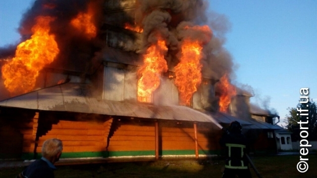 На Прикарпатті згоріла 200-літня церква