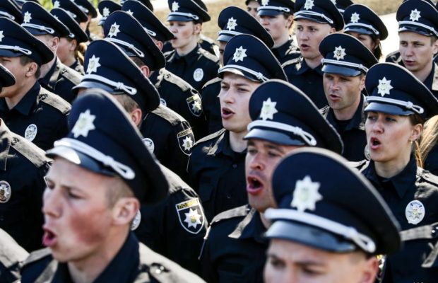 Селфі без копа. Киянин пояснив, чому йде з патрульної поліції після року роботи