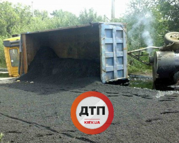 Смертельное ДТП: ребенка залило горячей смолой