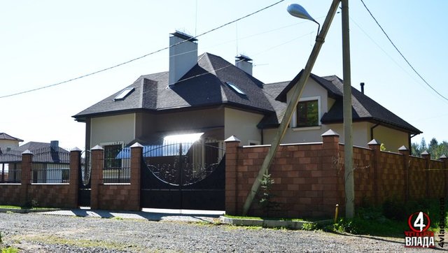 Начальник ДСНС Волині приховав свій розкішний маєток