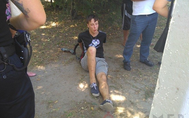 В Одессе прохожие задержали парней, ограбивших ребенка