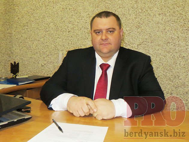 В БЕРДЯНСКЕ СОЖГЛИ ДОТЛА ВНЕДОРОЖНИК 1-ГО ЗАМА РУКОВОДИТЕЛЯ МЕСТНОЙ ПРОКУРАТУРЫ МАЛЕНКО