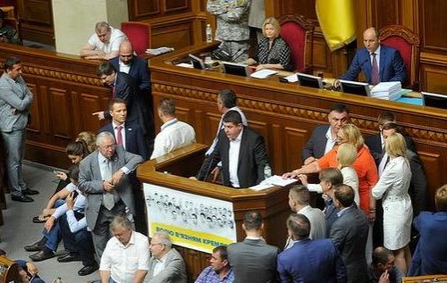 Томенко: Інтереси якої загадкової країни представляє наш парламент?