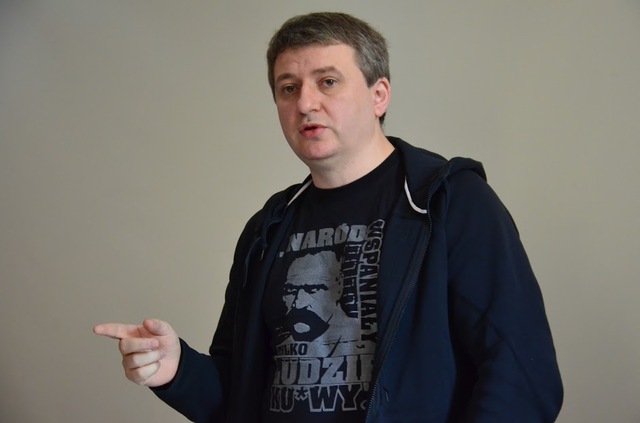 Нарастающая токсичность Порошенко подталкивает элиты к замене президента, — Романенко