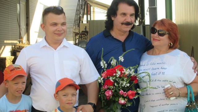 Кандидат в нардепы на Лугащине «осилил» два агитконцерта Павла Зиброва