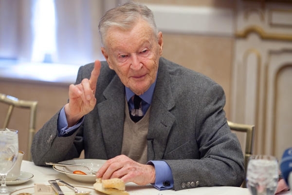 "Якщо Україна не розвалиться зсередини, Путін буде змушений шукати інший вихід",- Збігнєв Бжезінські