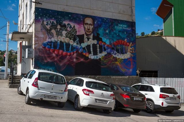 Ни в одном регионе России нет такого культа Путина, как в Крыму