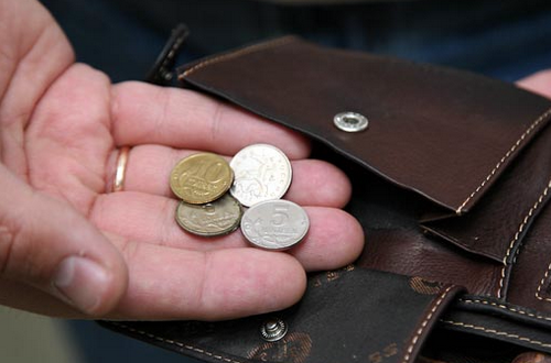 Реальная зарплата украинцев: экономист подсчитал потери