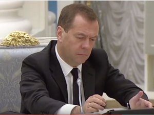 Дмитрий Медведев взорвал Сеть своей любовью к покемонам, опубликовано видео