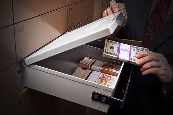 Раскрыта масштабная схема хищения компенсаций для вкладчиков прогоревших банков