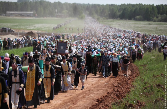 Крестный ход 2016: за каждой иконой мерещатся Путин и автомат