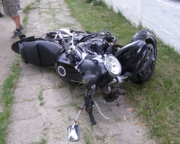 Смертельное МОТО-ДТП: в столкновении с Фольксваген погиб байкер без шлема