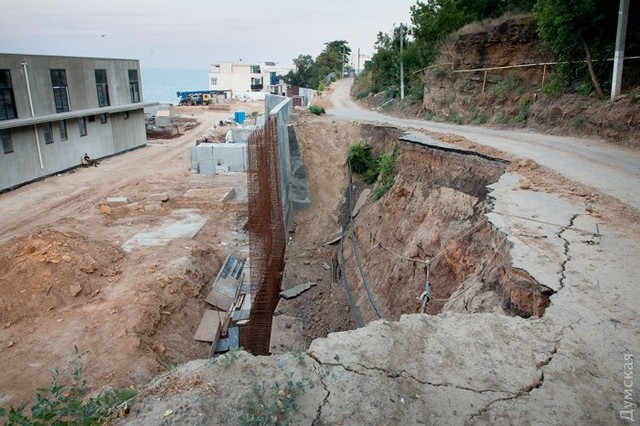 В Одессе cтроители ресторана спровоцировали масштабный оползень