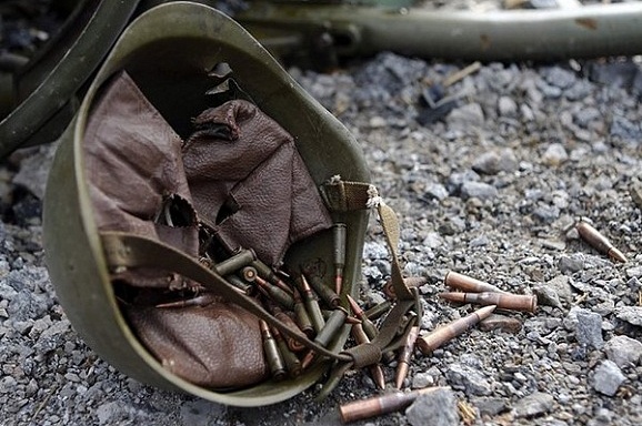 В результате боевых действий в районе Марьинки ранены двое украинских военных