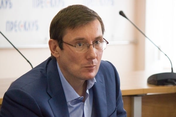 Луценко пригрозив викинути закарпатських прокурорів із вертольоту