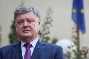 Порошенко наградил украинских героев АТО: 13 — посмертно