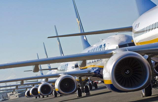 Как зарабатывать на авиарынке? Уроки Коломойского