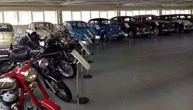 В Межигорье пропали шесть авто Януковича (ВИДЕО)