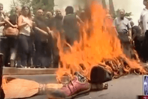 "В политике нет места убийце": в Тбилиси сожгли Саакашвили