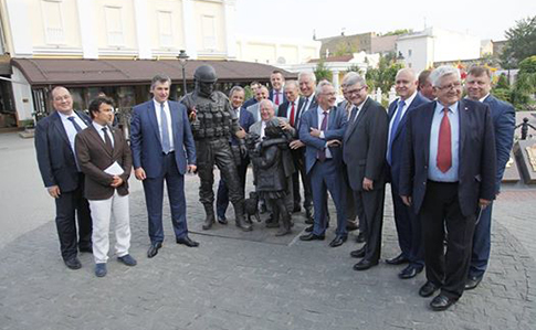 Україна розкритикувала ПАРЄ за візит французьких депутатів до Криму